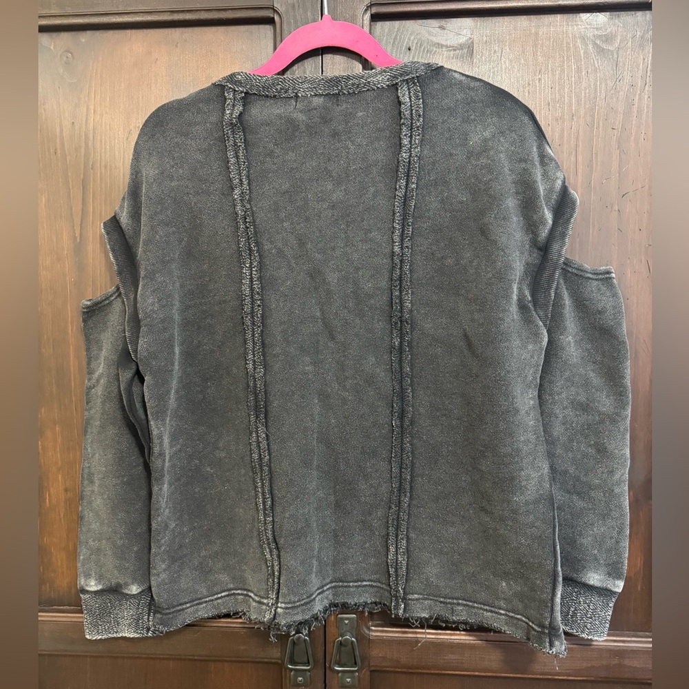 Gilded Intent Women's Black Sweatshirt Cutout Sleeve size Medium NWT The Buckle - Picture 5 of 10